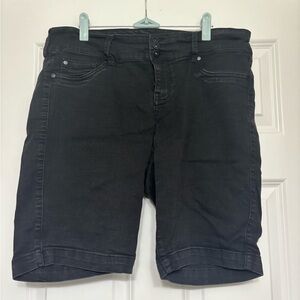 Torrid Black Jean shorts. Size 16